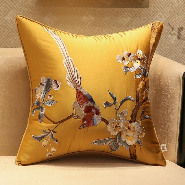 Taie d'oreiller en soie brodée de fleurs et d'oiseaux