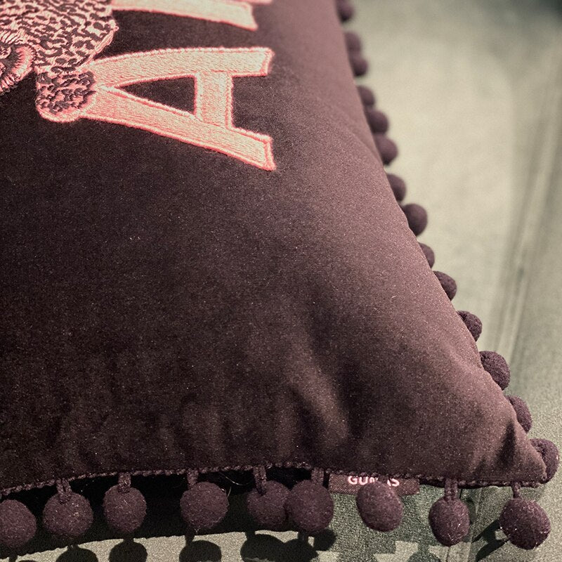 Taie d'oreiller brodée motif léopard rose, 30 x 50 cm