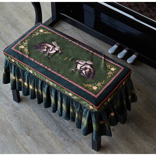 Housse de coussin Ă volants style GG avec motif chat rose et pompons