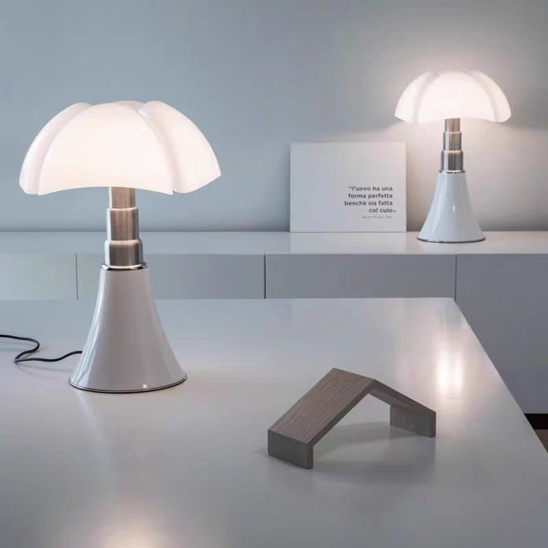 Retro Bat Wing Petal Table Lamp