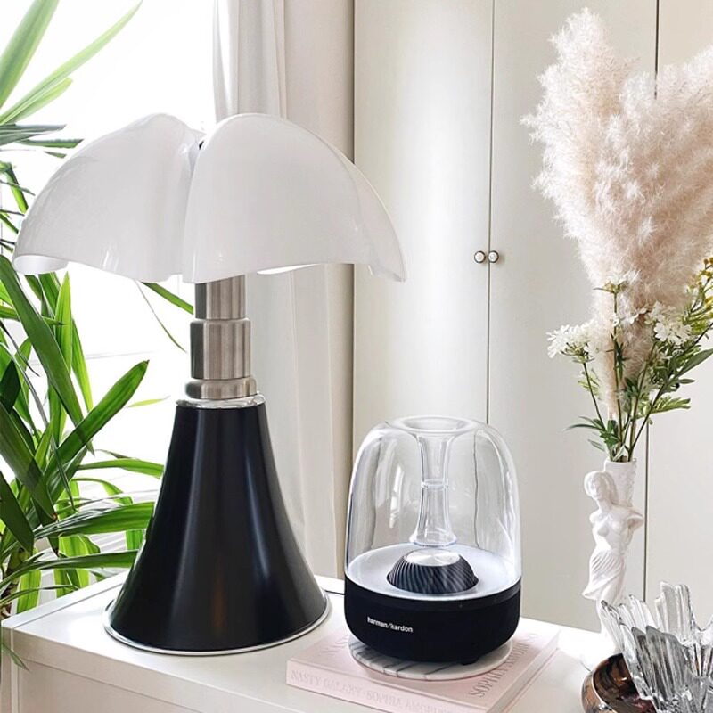 Retro Bat Wing Petal Table Lamp