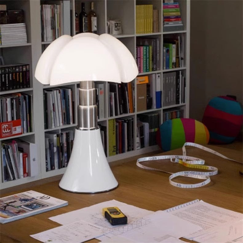 Retro Bat Wing Petal Table Lamp