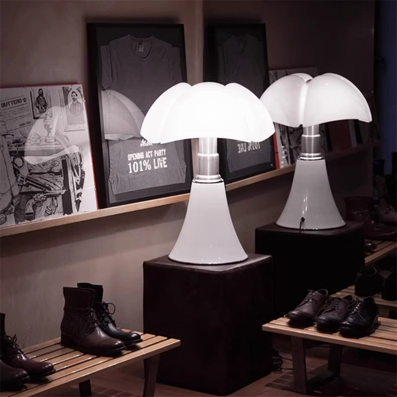 Retro Bat Wing Petal Table Lamp