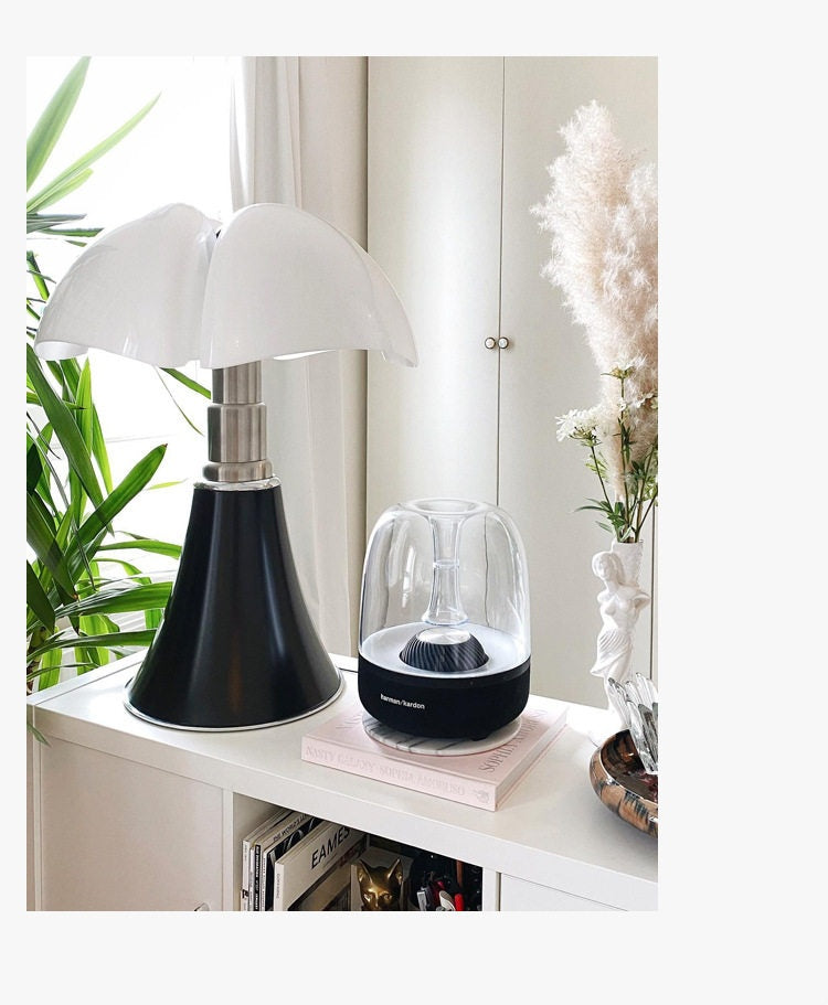 Retro Bat Wing Petal Table Lamp