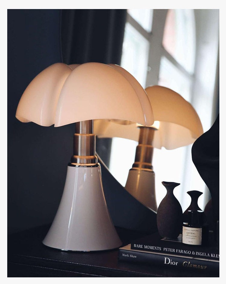 Retro Bat Wing Petal Table Lamp
