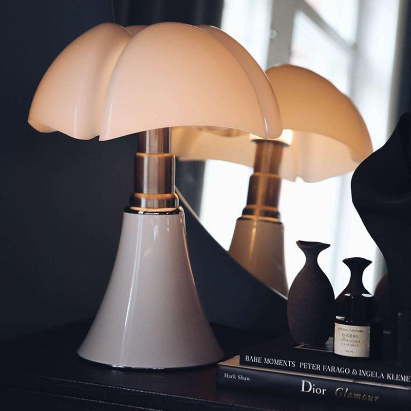 Retro Bat Wing Petal Table Lamp