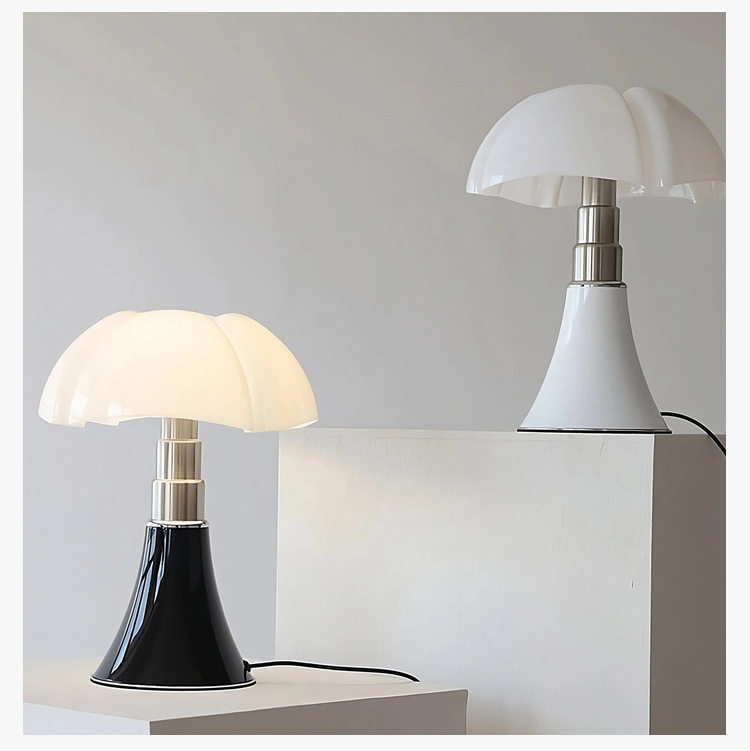 Retro Bat Wing Petal Table Lamp