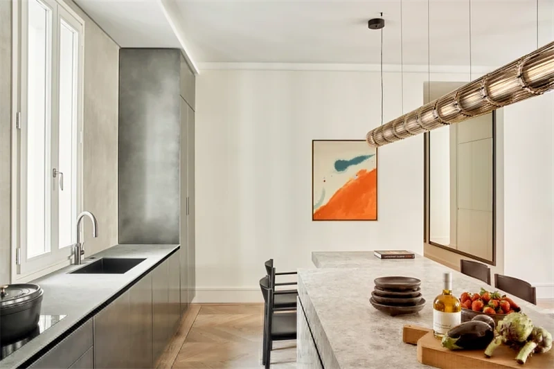 Mallory Column Glass Vertical Pendant Light